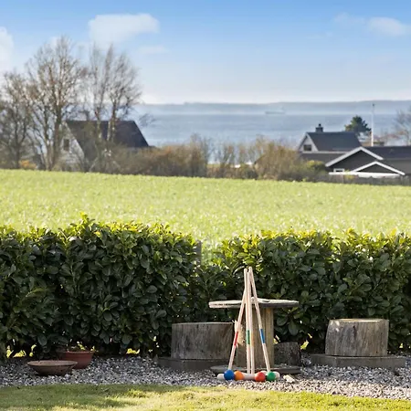 3 Bedroom Amazing In Semesterbostad